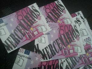 Billetes lanzados a los jugadores